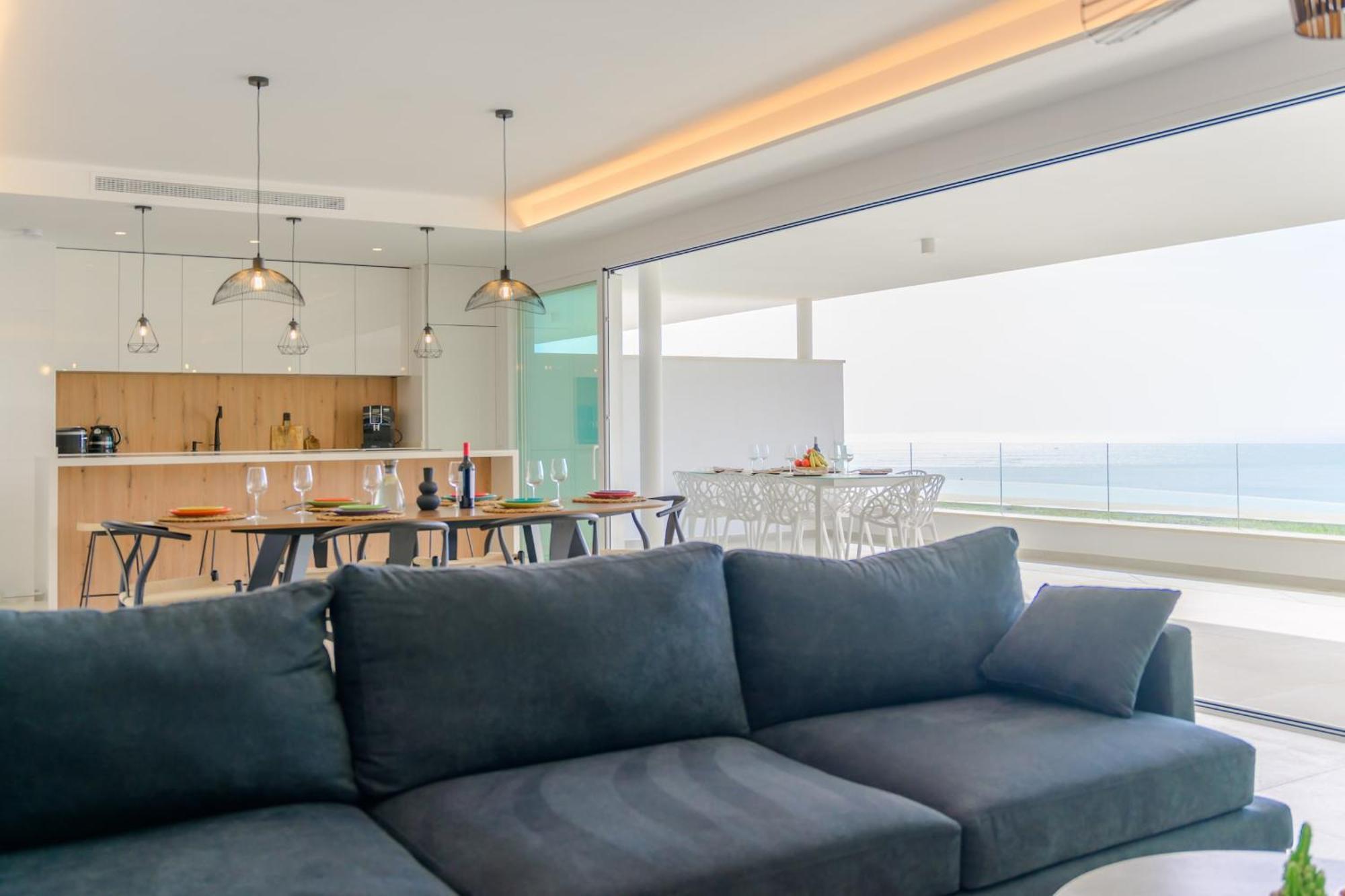 Luxurious 3 Bed With A Lovely Sea View In Carvajal Lejlighed