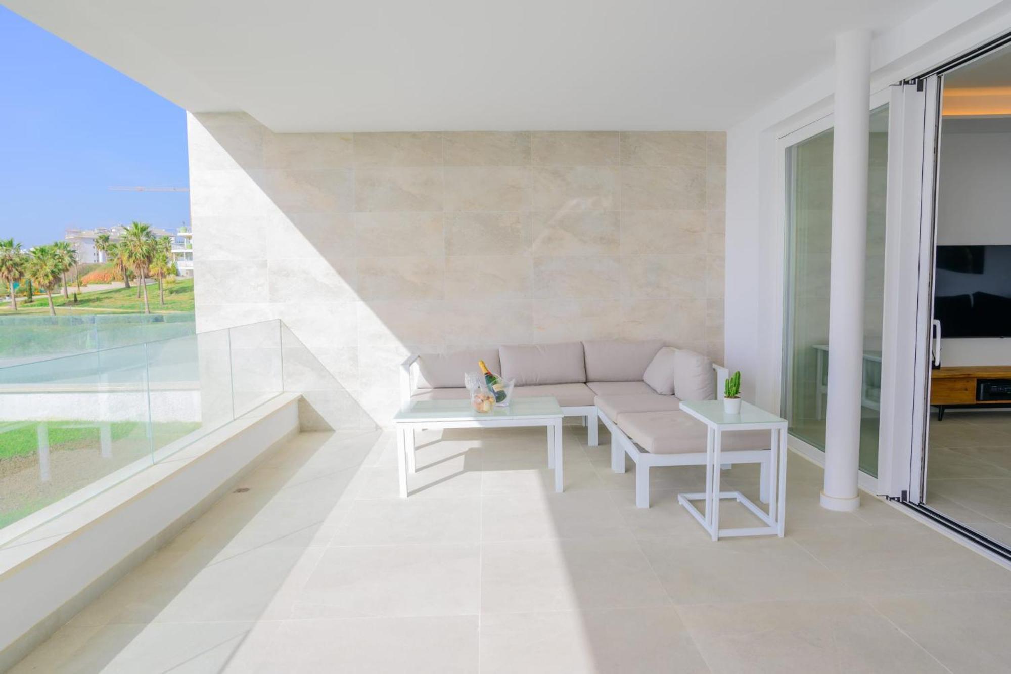 Luxurious 3 Bed With A Lovely Sea View In Carvajal Lejlighed Benalmádena